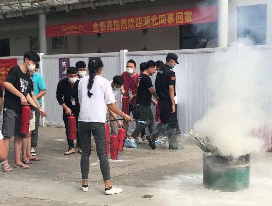 防患于未“燃”，产服公司组织开展消防演练03